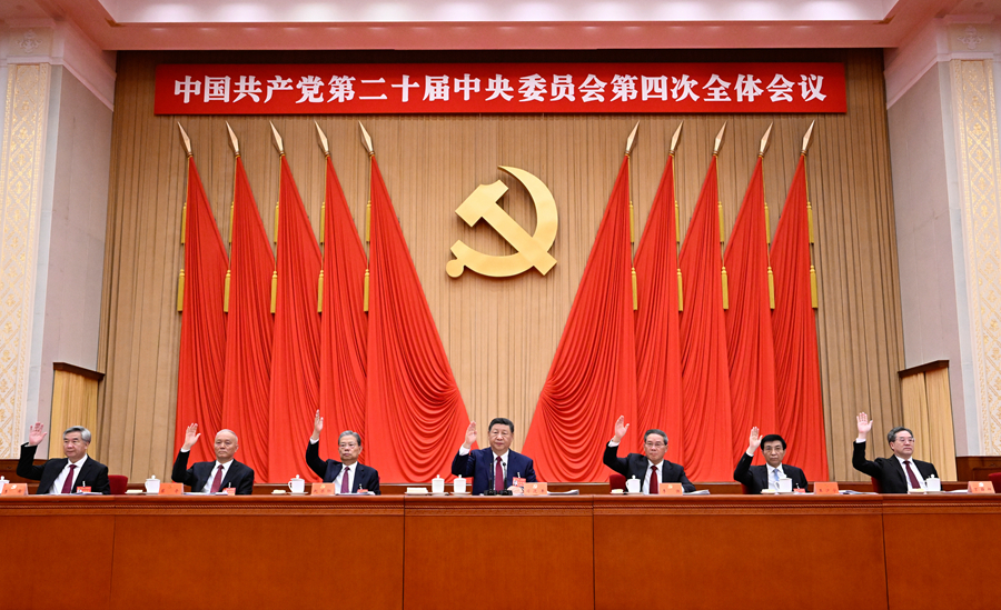 中国共产党第二十届中央委员会第四次全体会议,于2025年10月20日至23日在北京举行。这是习近平、李强、赵乐际、王沪宁、蔡奇、丁薛祥、李希等在主席台上。